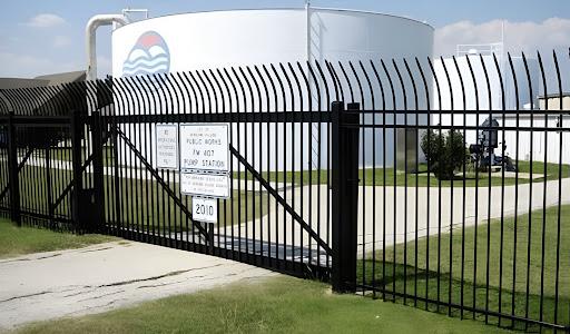 What’s the Difference Between Residential and Commercial Fencing?