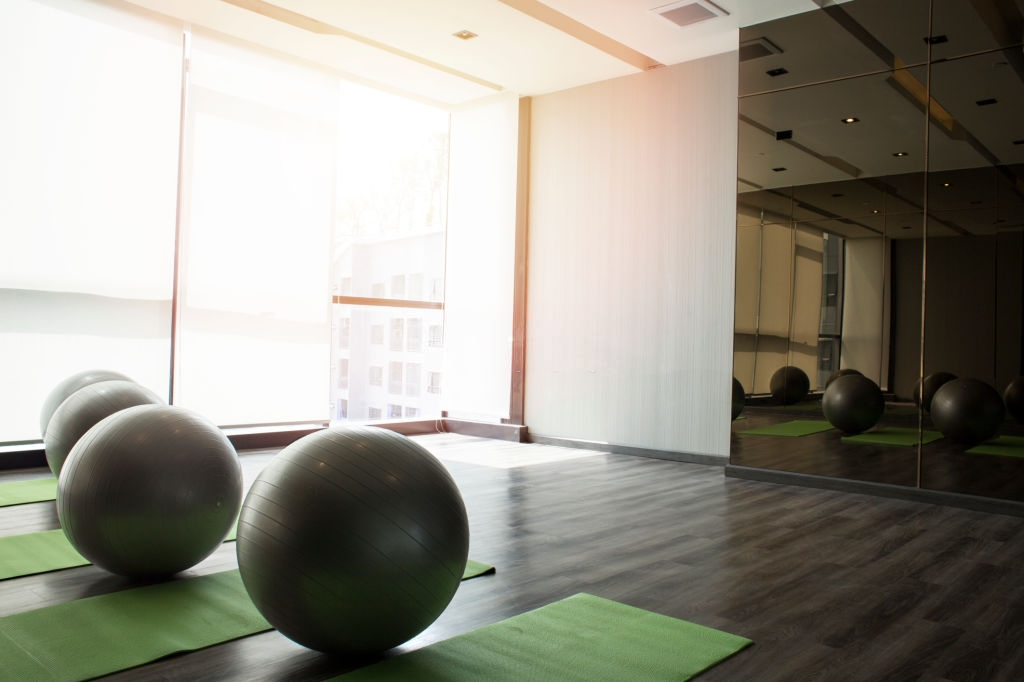 How full-length mirrors fulfil the gap in an incomplete yoga studio