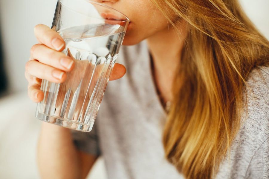 Top 8 Health Benefits of Drinking Pure Water and Eating Cashews Every Day
