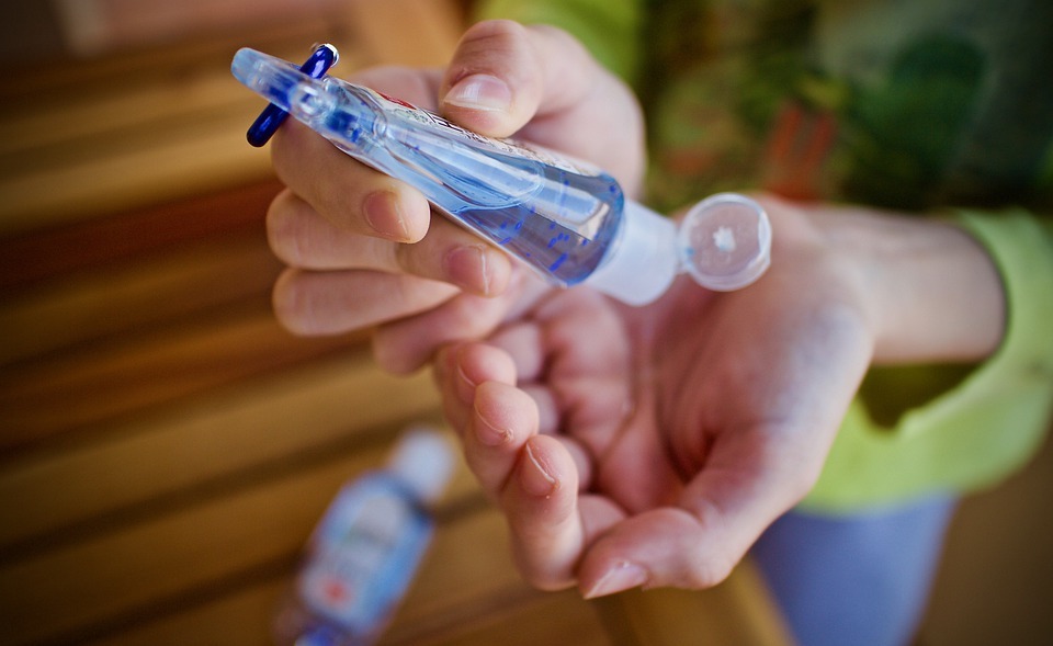 Why Should You Buy Hand Sanitizer Spray Instead of Making It At Home