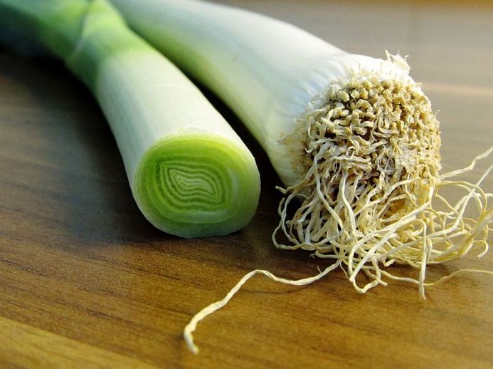 An image showing a cut section and root base of leeks.