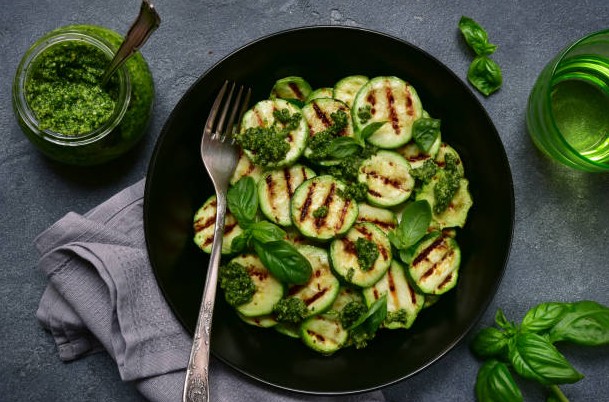 grilled-zucchini-slices-with-pesto-sauce