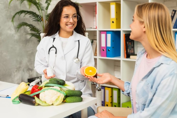 two women talking on a clinical desk about nutrition
