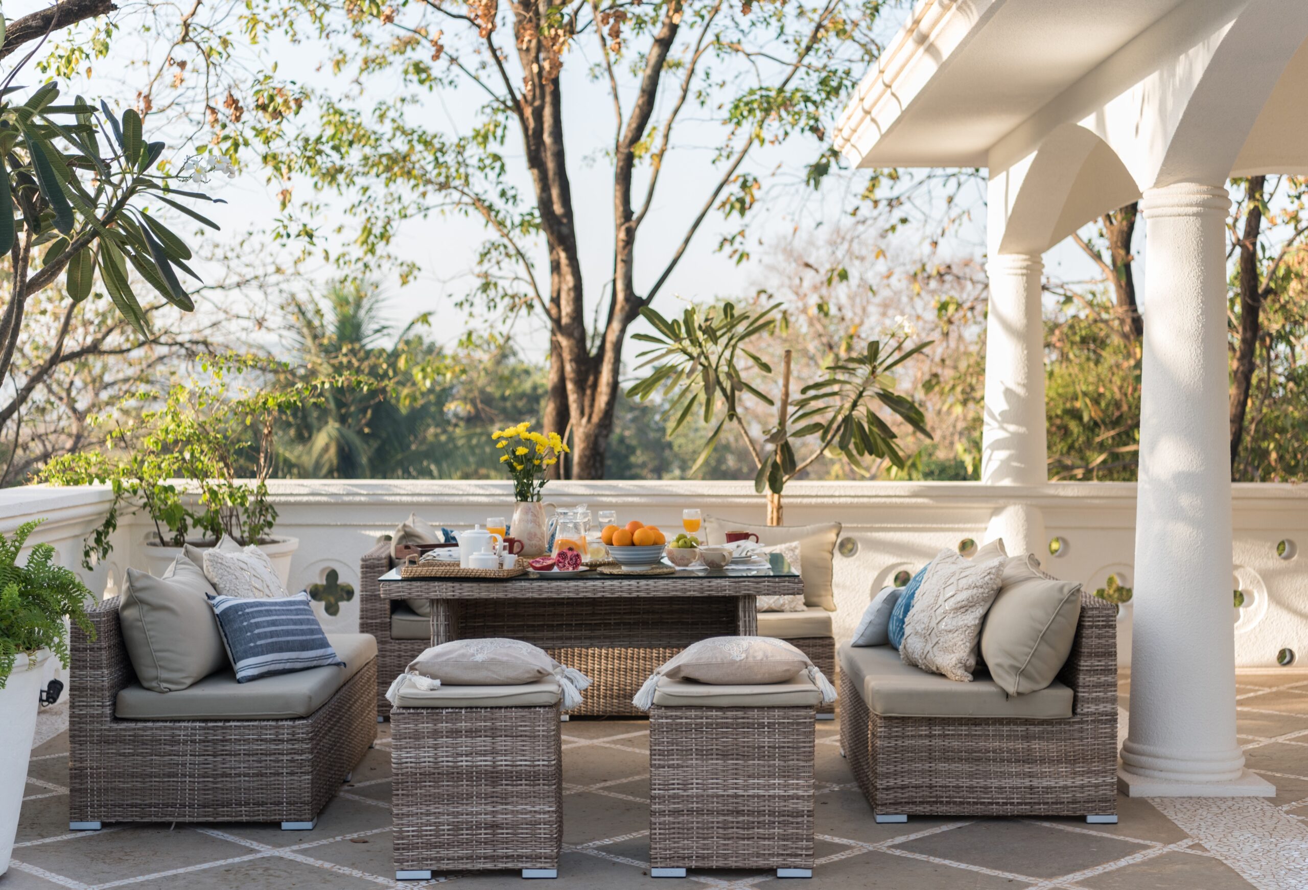 How to Create a Stunning Outdoor Living Space